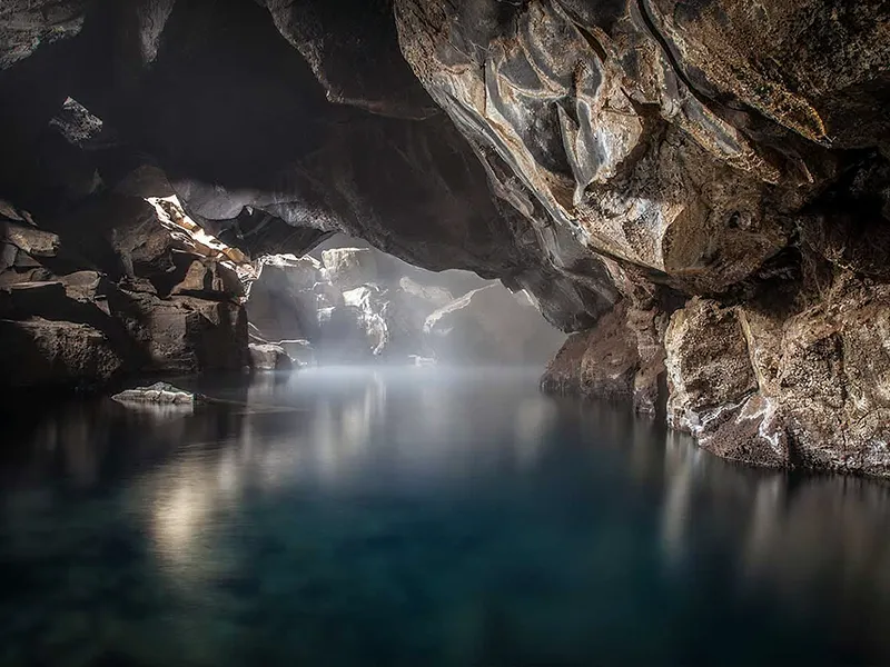 Grjótagjá Myvatn grotten i Island