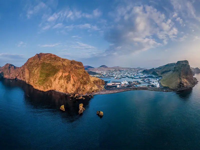 Vestmannaeyjar øgruppen set fra søsiden