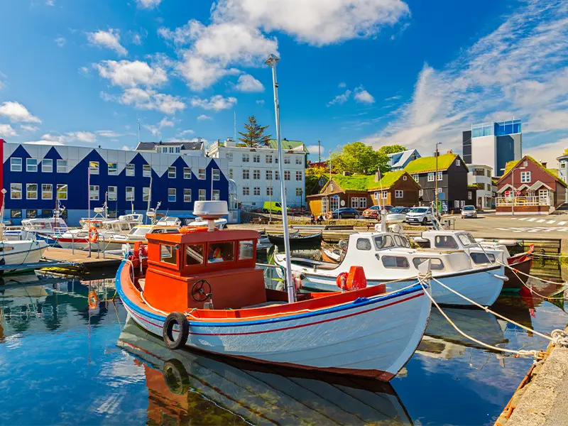 Torshavn, havn med farverige både