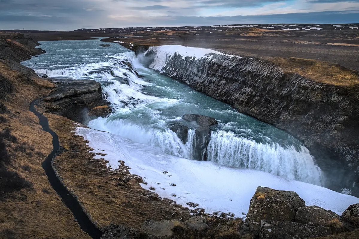 gullfoss vandfald island vinterlandskab