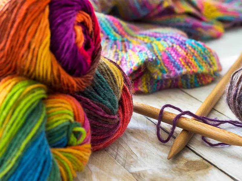 Garn er placeret på bord